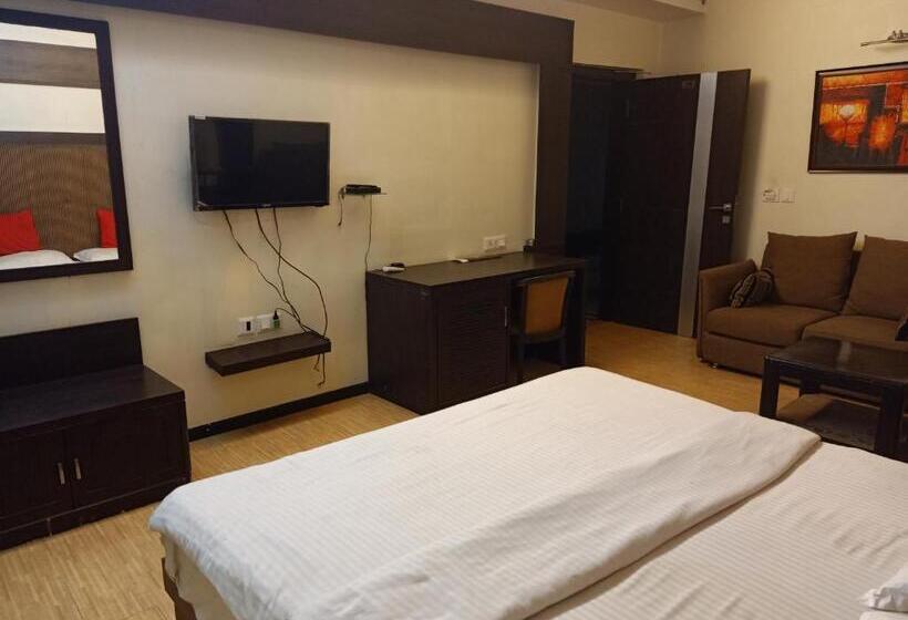 هتل V.i.p. Regency