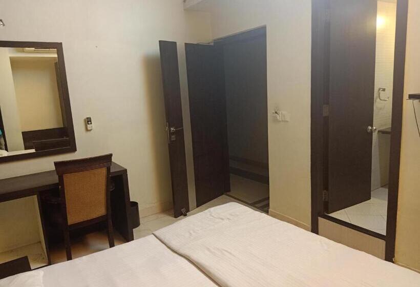 هتل V.i.p. Regency