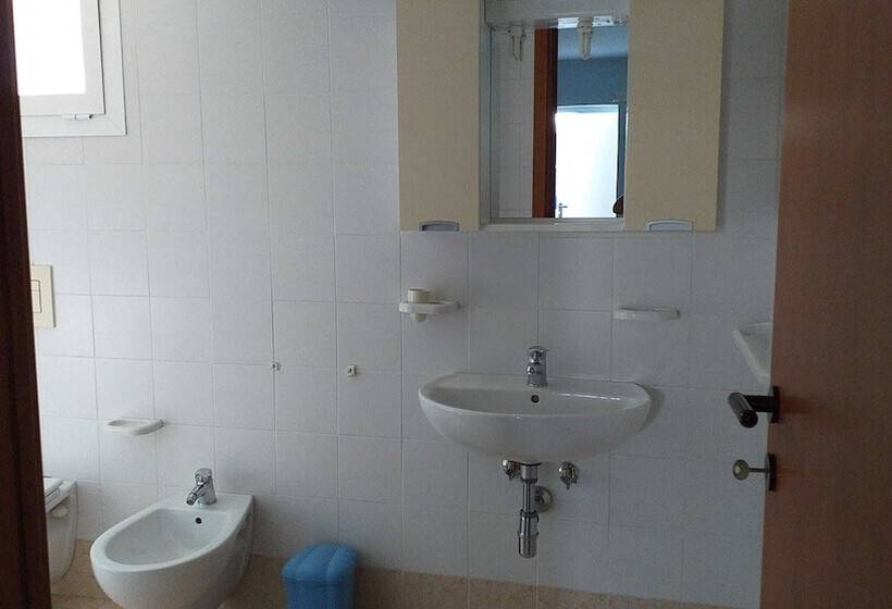 بنسيون Room In Bb   Quadruple Room In Pineto   Sea View