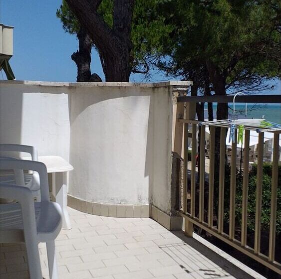 پانسیون Room In Bb   Spacious Double Room By The Sea