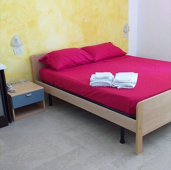 پانسیون Room In Bb   Spacious Double Room By The Sea