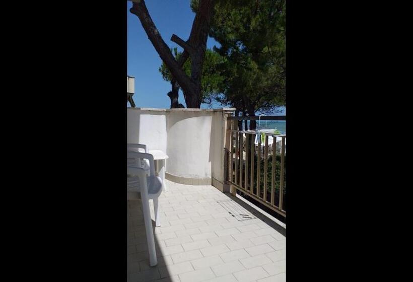 پانسیون Room In Bb   Spacious Double Room By The Sea