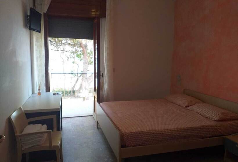 پانسیون Room In Bb   Spacious Double Room Right By The Sea