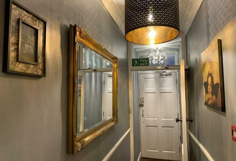 Пансион Weslie Guest House