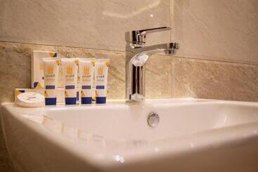 The Palace Hotel Suites   Al Badea
