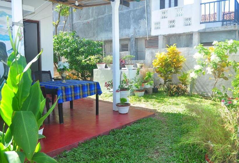 تختخواب و صبحانه Bentota Orchid House