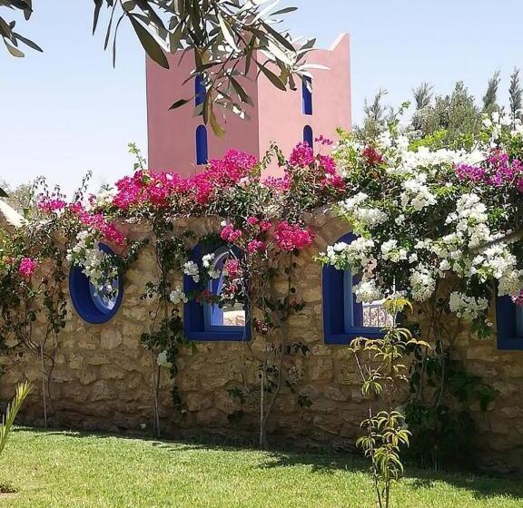 تختخواب و صبحانه Dar Yanis