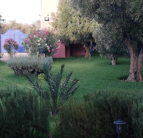 تختخواب و صبحانه Dar Yanis