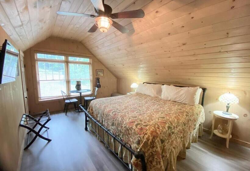 High Peaks Chalet