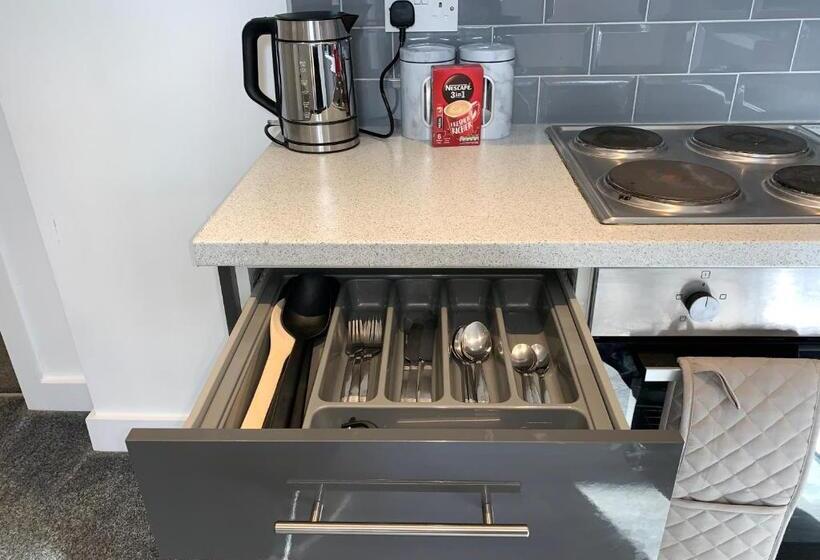 Modern Serviced Apartment Near City Centre
