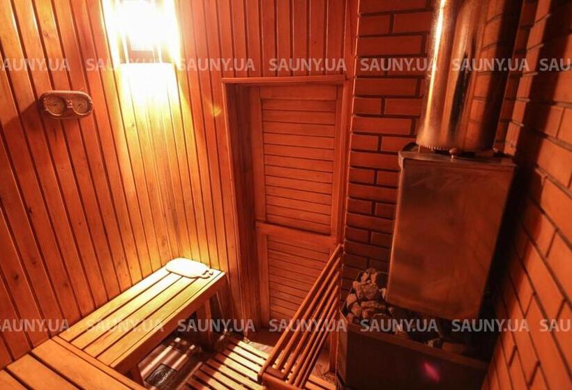 펜션 дом с сауной и басейном на теремках