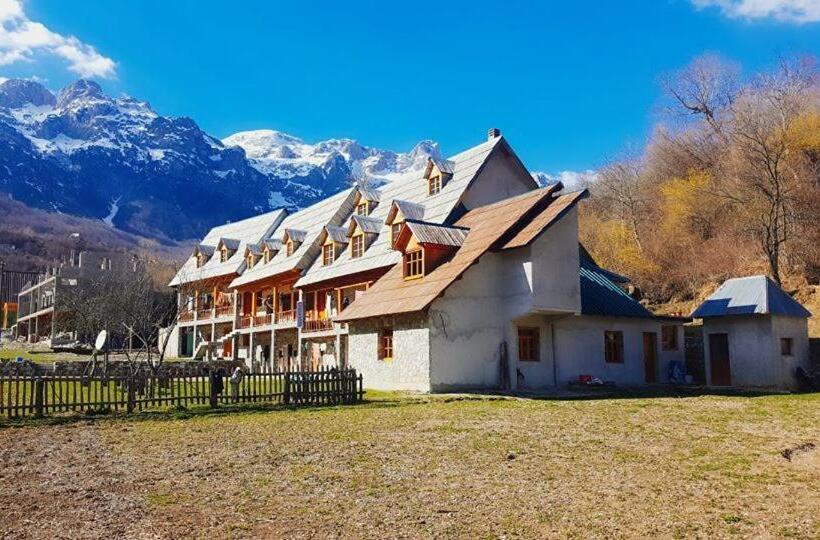 פנסיון Bujtina Harusha