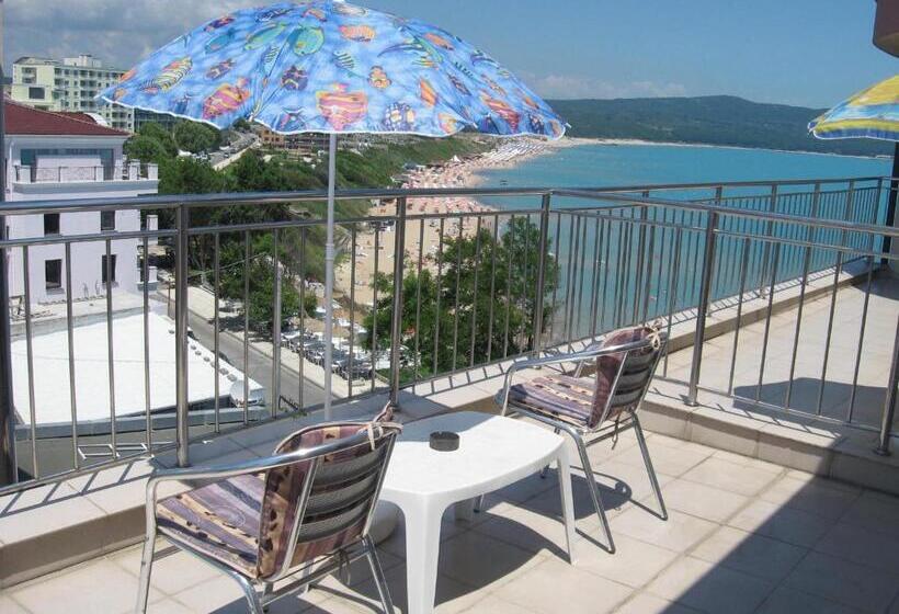 פנסיון Dobrevi Guest House