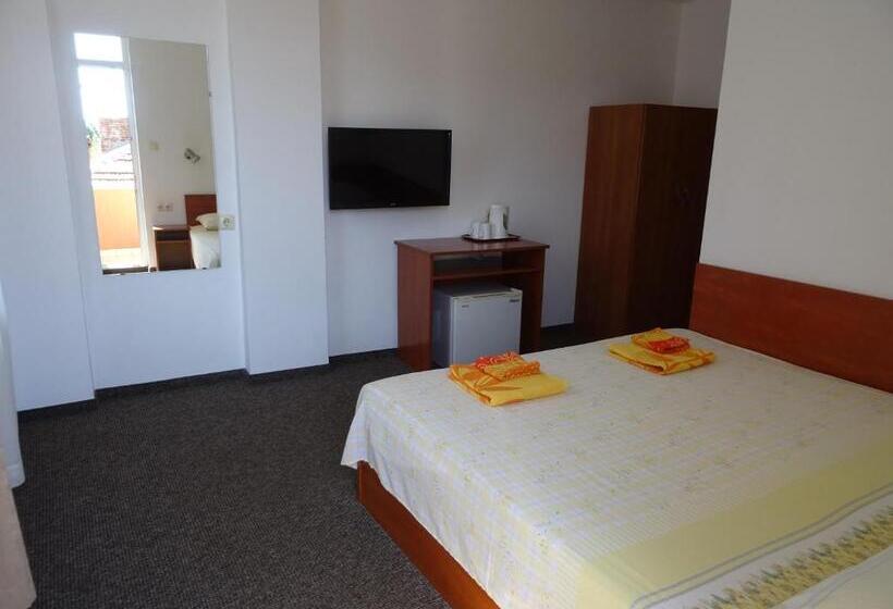 פנסיון Dobrevi Guest House