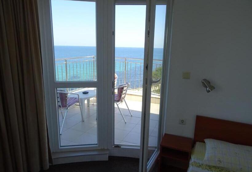 פנסיון Dobrevi Guest House