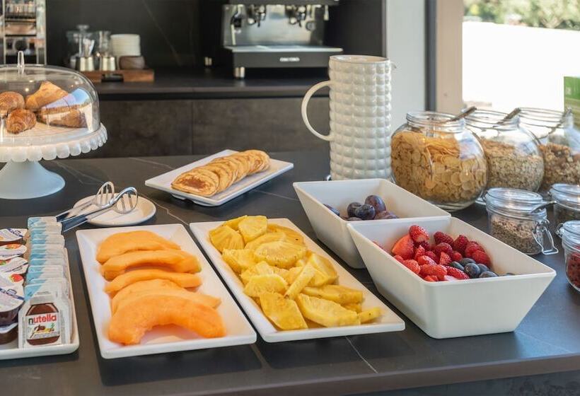 تختخواب و صبحانه Oleeva Garda Living Adults Only