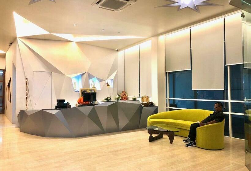 酒店 โรงแรมโกลว์ รัตนา เพลส