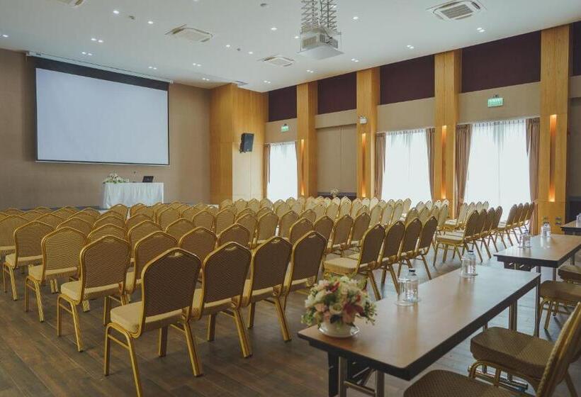 هتل The Cotton Tree Hometel