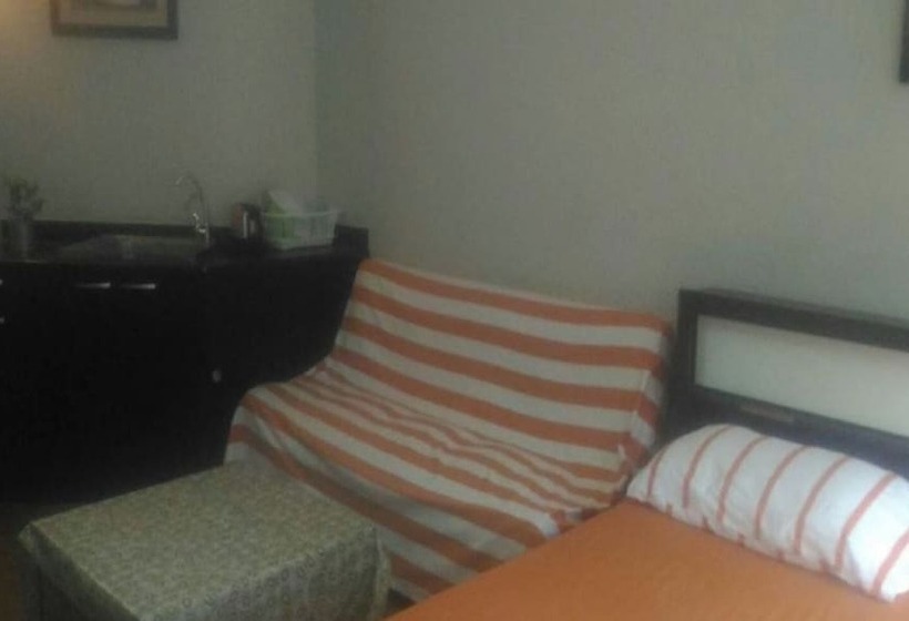 پانسیون Room In Guest Room   Chan Kim Don Mueang Guest House Triple Room