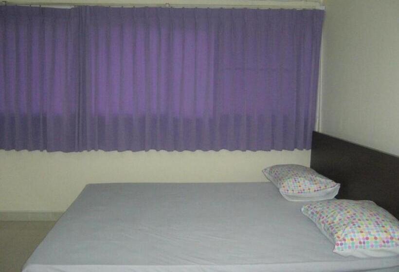 پانسیون Room In Guest Room   Chan Kim Don Mueang Guest House Triple Room