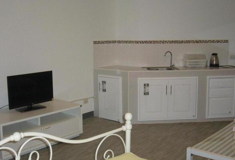 پانسیون Room In Guest Room   Chan Kim Don Mueang Guest House Triple Room