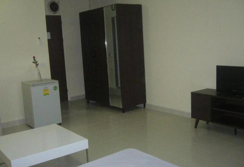 پانسیون Room In Guest Room   Chan Kim Don Mueang Guest House Triple Room