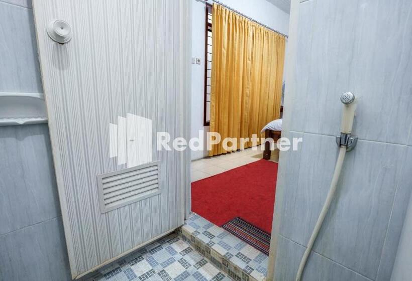 Отель Nafisa Homestay Syariah Near Jatim Park 3 Batu Mitra Reddoorz