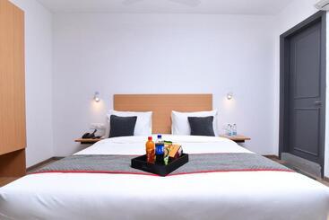 هتل Townhouse Rudra Inn Near Chhatarpur Metro Station