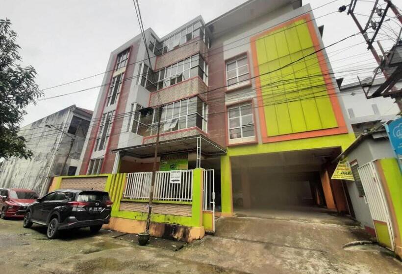 هتل Reddoorz Syariah At Jalan Pramuka