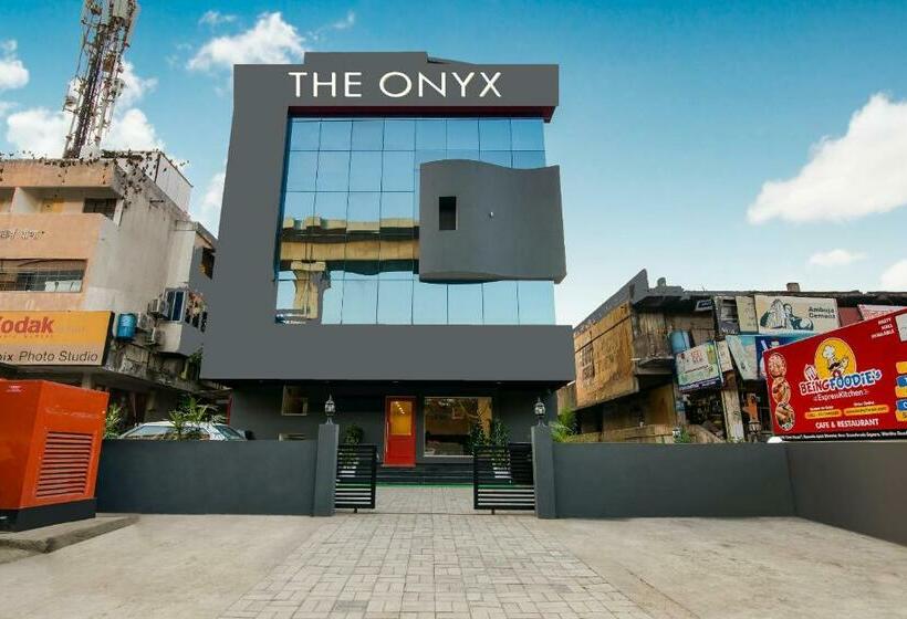 هتل The Onyx