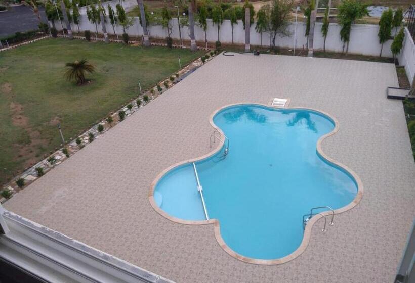 בית מלון כפרי The Rajgir Residency