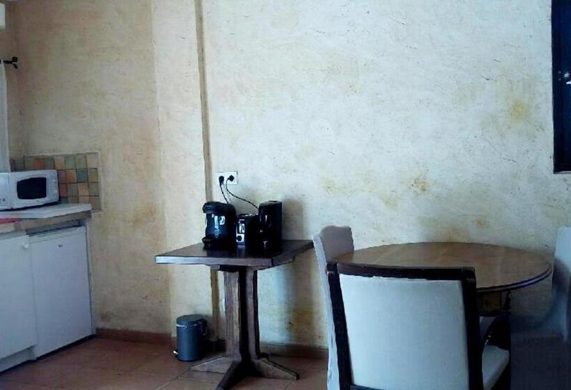 مبيت وإفطار Chambres D Hôtes La Cavalière