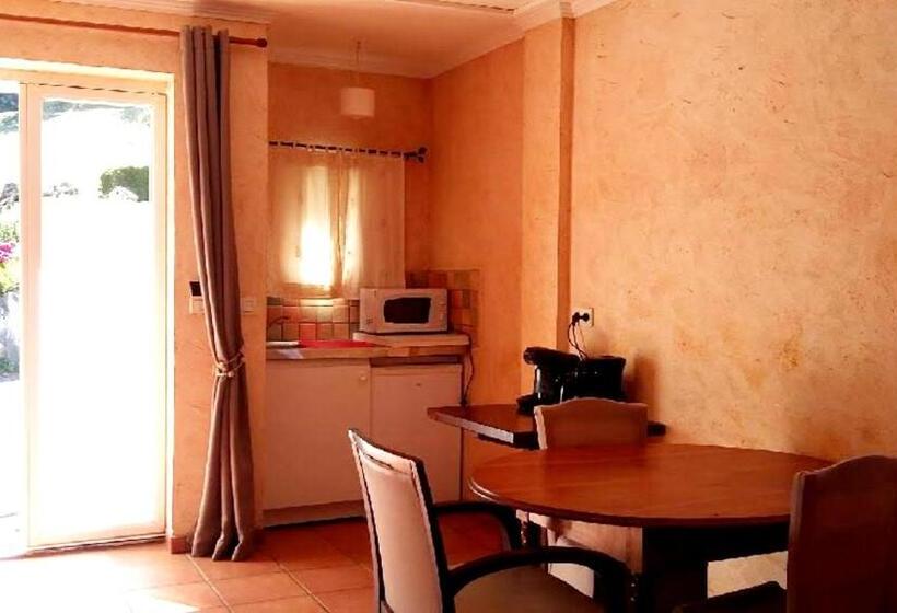 مبيت وإفطار Chambres D Hôtes La Cavalière