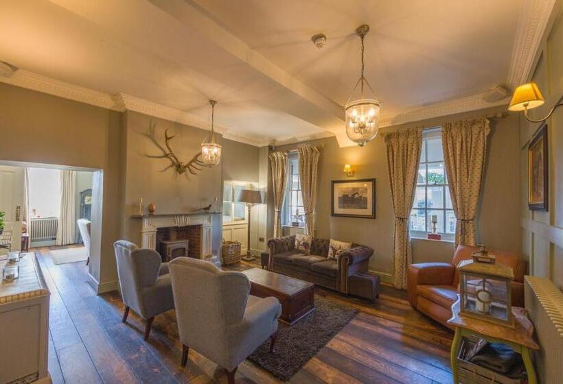 هتل Kedleston Country House B&b