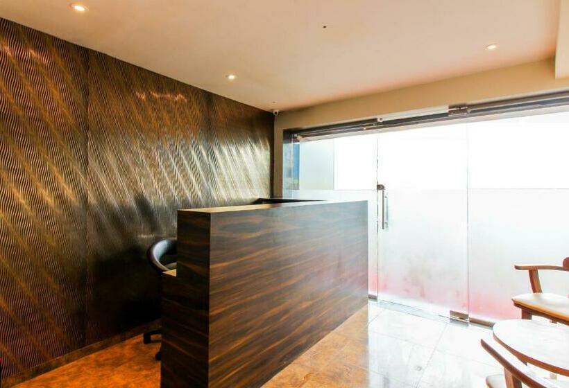 호스텔 Hygeinic Airport Dormitory Near By Bom