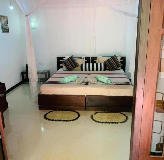 هاستل Little Cottage