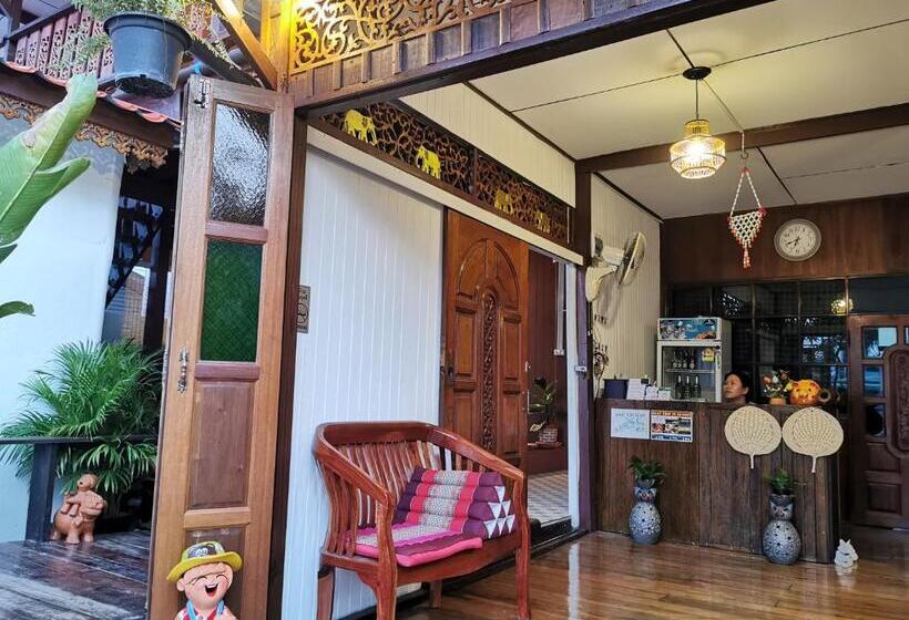 پانسیون Chanida Home
