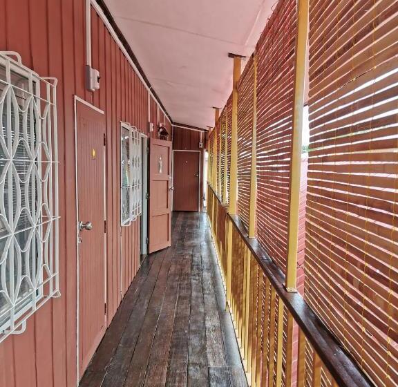 پانسیون Chanida Home