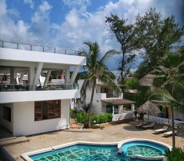 هتل Barracuda Inn Resort