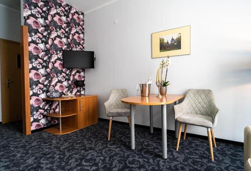 酒店 Sanvit Restauracja & Spa