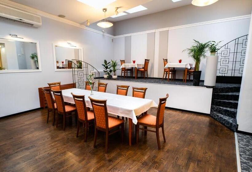 酒店 Sanvit Restauracja & Spa