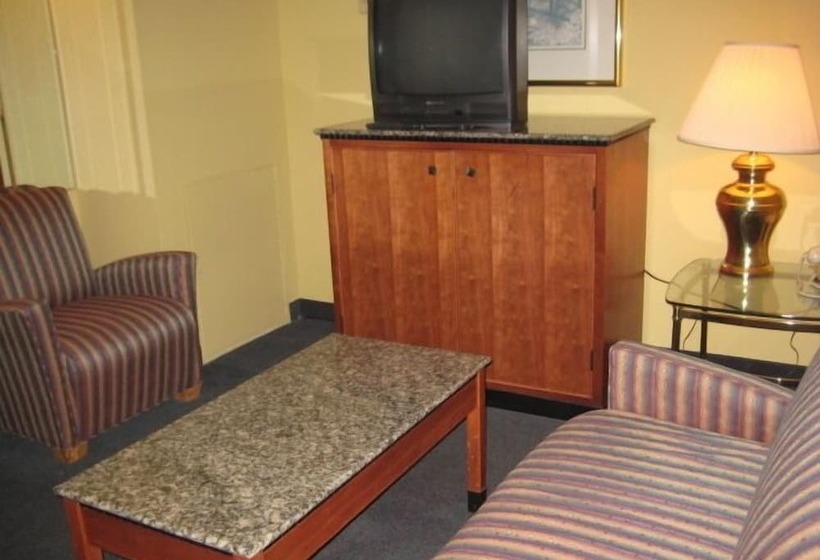 هتل Days Inn & Suites By Wyndham Kalamazoo