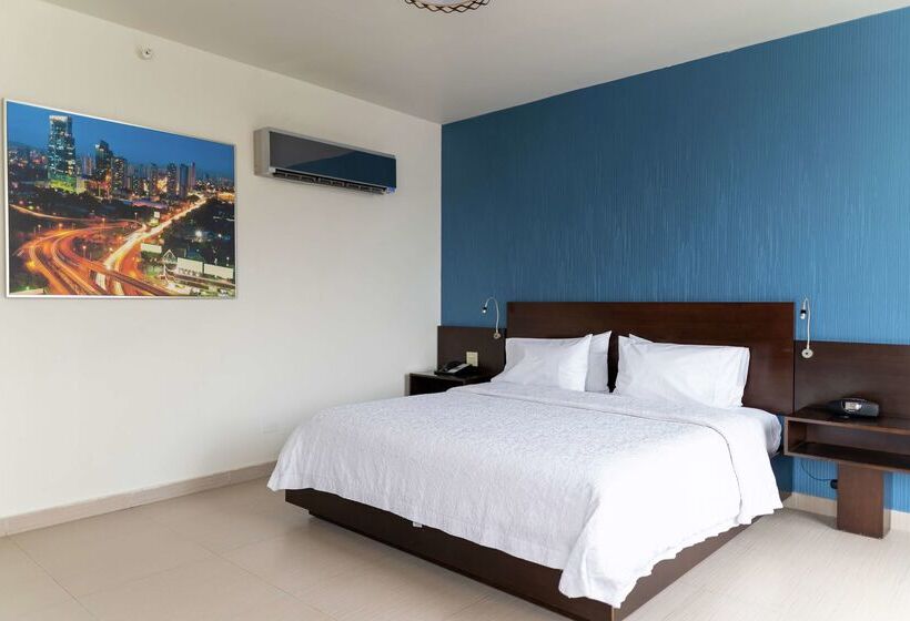 Hotel Hampton By Hilton Panama