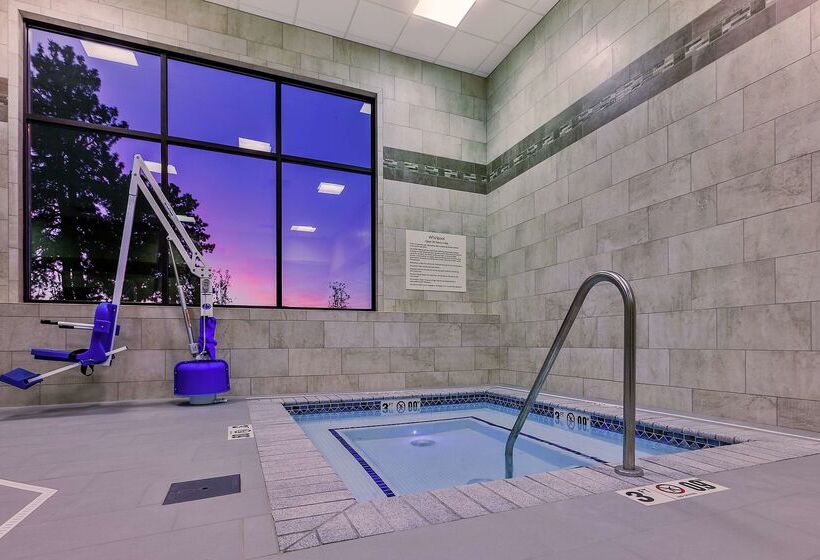 هتل Hampton Inn & Suites Bend