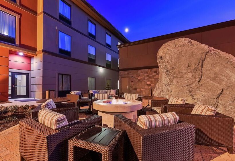 هتل Hampton Inn & Suites Bend