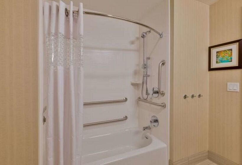 هتل Hampton Inn & Suites Bend