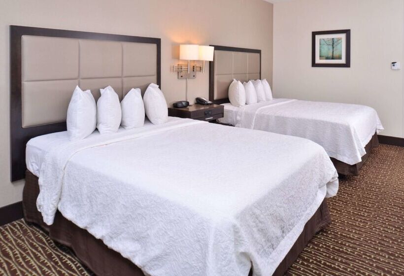 هتل Hampton Inn & Suites Bend