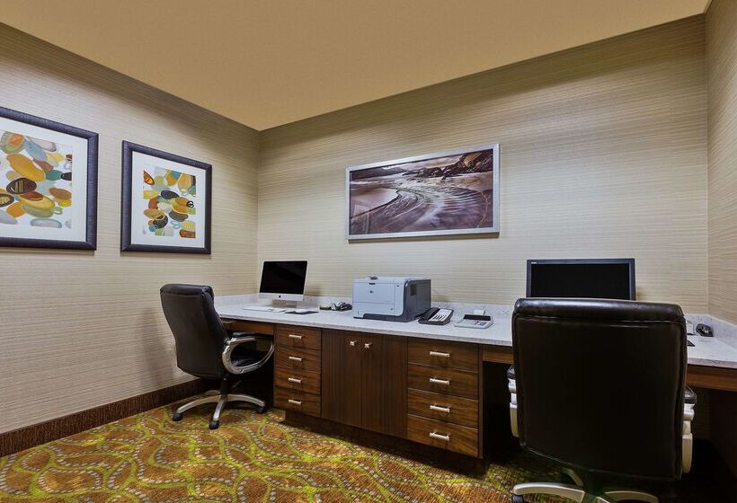 هتل Hampton Inn & Suites Bend