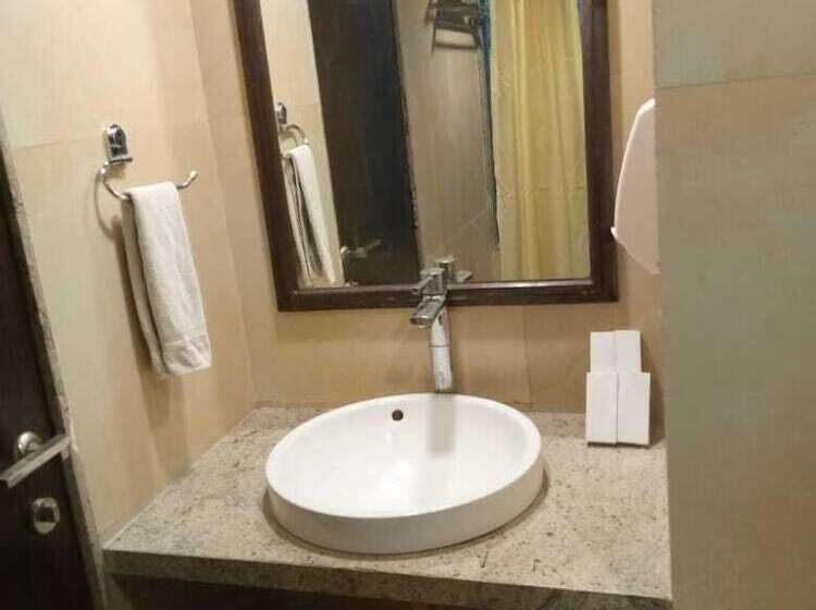 Отель Lxia