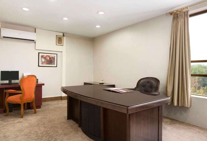 هتل Ramada By Wyndham Jamshedpur
